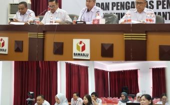 Ketua, Anggota, Kasek dan Kabag saat bersama memimpin rapat internal persiapan orientasi PPPK Tahun 2026 di ruang rapat Bawaslu Kalteng, Rabu (1/7/2026).