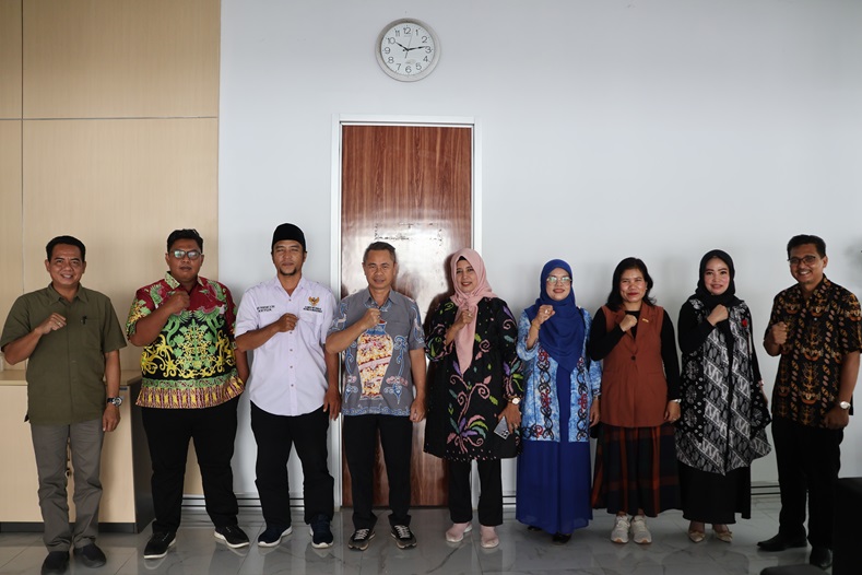 Lembaga Publik Menjamin Warga Mendapatkan Informasi Publik