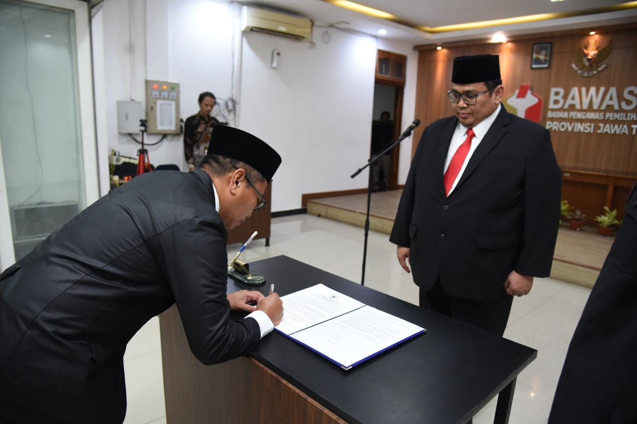 Bagja Lantik PAW Bawaslu Kalteng, Bawaslu OKU, dan Bawaslu Kota Palopo