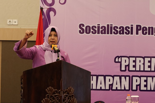 Perempuan Tangguh: Mampu Menghadapi Beban Rumah Sambil Mengawasi Pemilihan