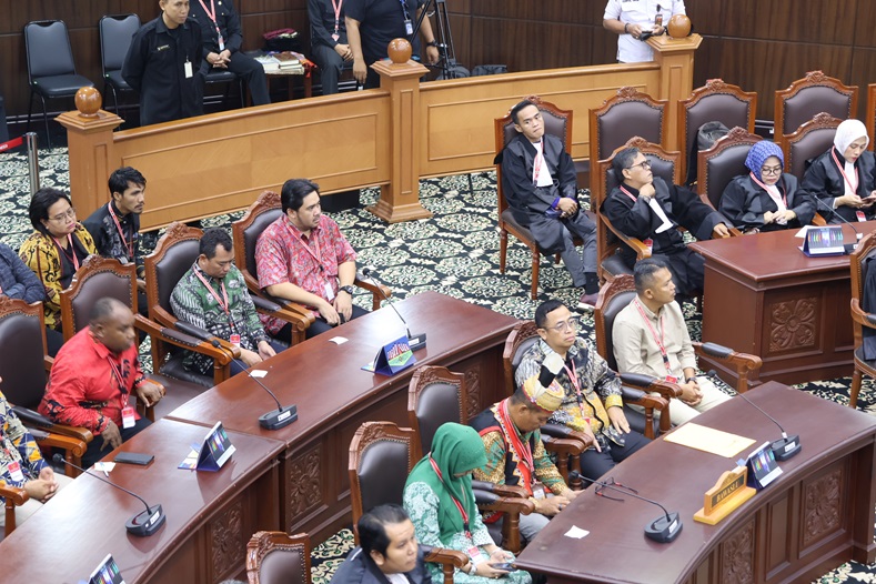 Mahkamah Konstitusi Mengabulkan Sebagian Permohonan Akhmad Gunadi Nadalsyah dan Sastra Jaya