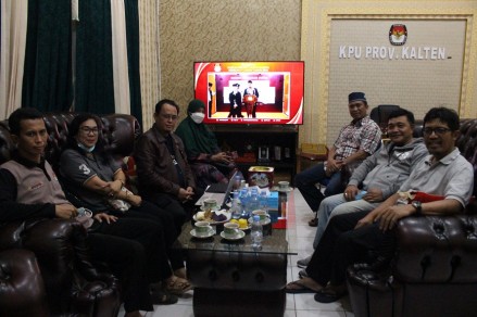 Hari Terakhir Pendaftaran Parpol, Bawaslu Kalteng Sambangi KPU