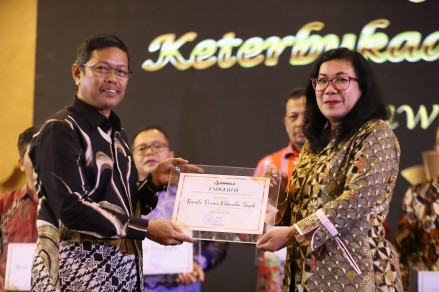 Bawaslu Kalteng Raih Penghargaan Informatif