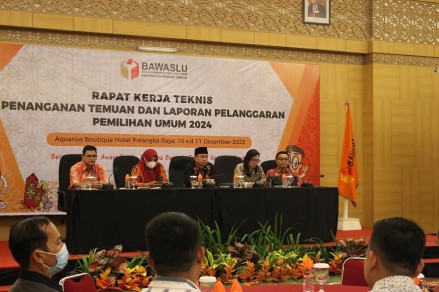 Samakan Persepsi, Bawaslu Kalteng Gelar Rakernis