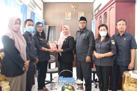 Tingkatkan Kinerja, Bawaslu Kalteng Silaturahmi Ke PTUN Palangka Raya