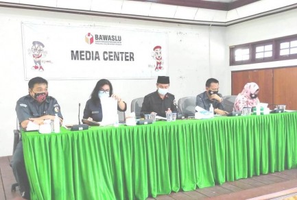 Pemeriksaan Fakta, Data & Bukti Bawaslu Kalteng Lakukan Rakor Bersama Bawaslu Kabupaten/Kota 