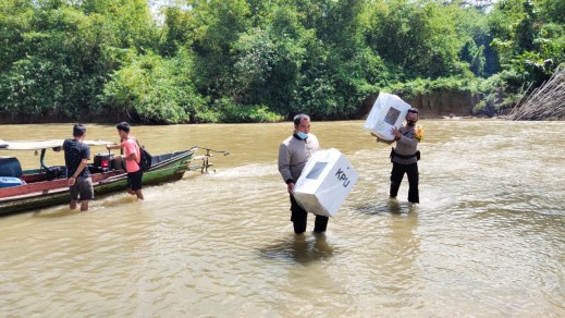 Empat Kotak Hasil Rekap Selamat Dari Kejadian Perahu Karam 