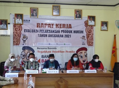 Kajian Hukum Harus Benar, Bawaslu Kalteng Gelar Raker Evaluasi