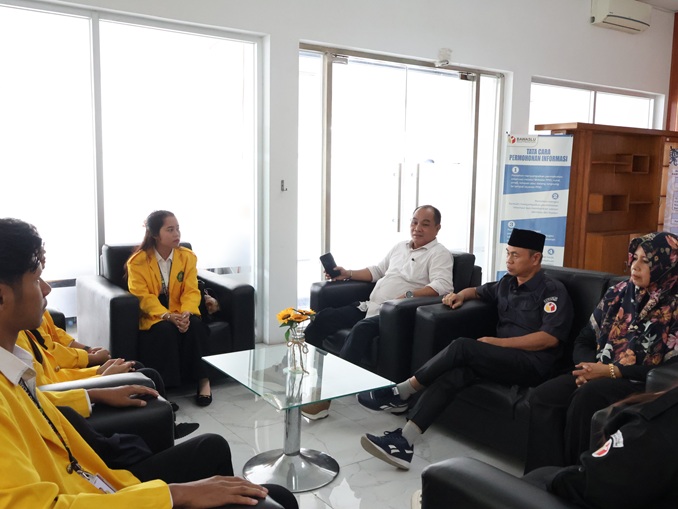 Ketua dan Anggota Bawaslu Kalteng saat menerima mahasiswa magang di kantor Bawaslu Kalteng, Palangka Raya, Selasa (24/2/2026).