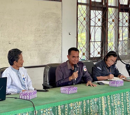 Foto tengah, Anggota Bawaslu Kalteng Kristaten Jon, Sosialisasikan Debat Penegakan Hukum Pemilu VI Tahun 2026 yang dilaksanakan di Universitas Islam Negeri (UIN) Palangka Raya, Senin (6/7/2026).