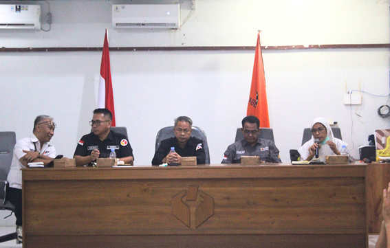 Arahan oleh Anggota Bawaslu Kalteng Nurhalina, pada rapat Monitoring Evaluasi dan Pembinaan di Bawaslu Kabupaten Katingan, Rabu (7/10/2026).