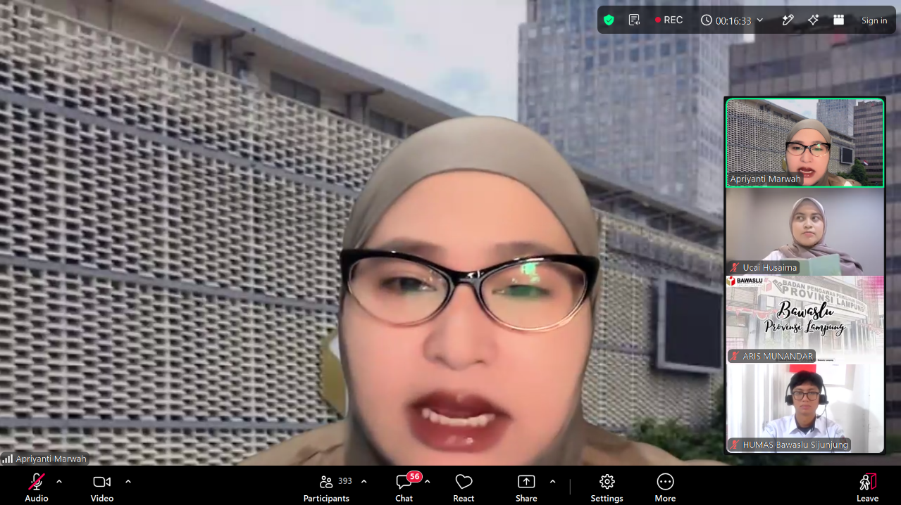 Tangkapan layar Tenaga Ahli Bawaslu, Apriyanti Marwah, membuka kegiatan rapat secara daring pada, Rabu (14/10/2026).