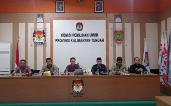 Pengawasan Rapat Pleno Hasil Verifikasi Administrasi Dukungan Minimal