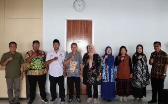 Lembaga Publik Menjamin Warga Mendapatkan Informasi Publik