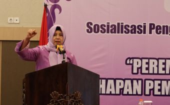 Perempuan Tangguh: Mampu Menghadapi Beban Rumah Sambil Mengawasi Pemilihan