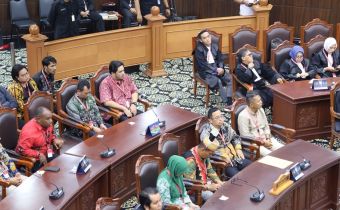 Mahkamah Konstitusi Mengabulkan Sebagian Permohonan Akhmad Gunadi Nadalsyah dan Sastra Jaya
