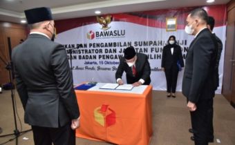 Sekjen Bawaslu Lantik 29 Analis Hukum dan Dua Pejabat Administrator