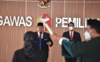 Lantik PAW 12 Anggota Bawaslu Sisa Jabatan 2018-2023, Bagja Sampaikan Tiga Pesan