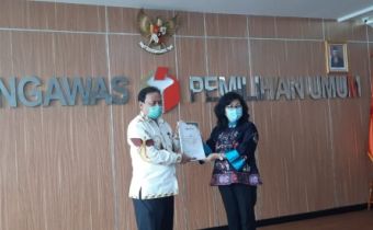 Koordinator Divisi SDM & Organisasi Bawaslu Kalteng Serahkan Laporan Akhir ke Bawaslu