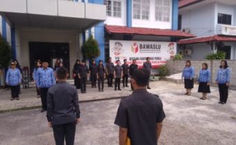 BAWASLU PROVINSI KALIMANTAN TENGAH MELAKSANAKAN UPACARA HARI PAHLAWAN 