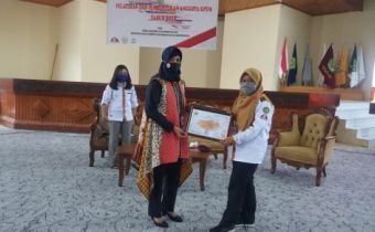 Anggota Bawaslu Kalteng Sebagai Narasumber Pelatihan dan Pembentukan Anggota KPUM di UPR