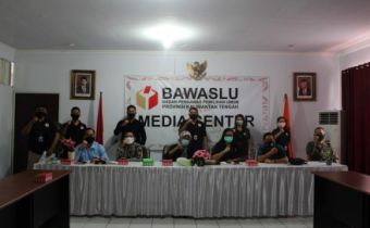 Bawaslu Provinsi Kalteng Rapat bersama Membahas Tahapan Kampanye dan Penertiban APK 