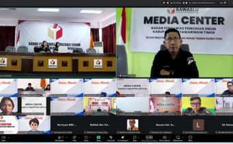 Tangkapan layar secara daring, Ketua Bawaslu Kabupaten Kotawaringin Timur Muhamad Natsir sebagai Narasumber kedua program SELASA HARATI Seri 3, Selasa (24/2/2026).