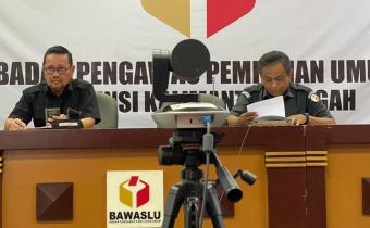 Kasek Bawaslu Kalteng, Karnalis Kamaruddin, hadiri dan membuka Rapat Percepatan Laporan LHKPN dan SPT Tahunan (Coretax) yang dilaksanakan secara luring di Aula Rapat Bawaslu Kalteng, Senin (2/3/2026).
