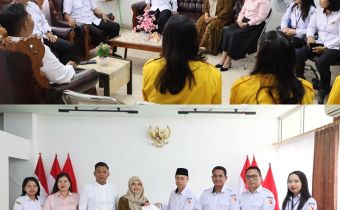 Ketua Satriadi bersama Anggota Kristaten Jon dan Benny Setia serta Tim PPID Bawaslu Kalimantan Tengah melaksanakan Penyerahan Laporan Layanan Informasi Publik Tahun 2025 kepada Komisi Informasi Provinsi Kalimantan Tengah, Palangka Raya, Rabu (4/3/2026).