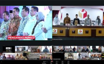 Ketua dan seluruh Anggota serta Kepala Sekretariat Bawaslu Kalteng menghadiri kegiatan Halal Bi Halal Bawaslu RI 1447 Hijriah yang dilaksanakan secara daring, Rabu (8/4/2026).