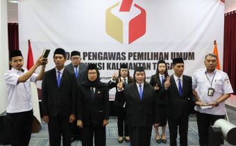 Foto terlantik Jabatan Administrasi dan Jabatan Fungsional di lingkungan Badan Pengawas Pemilihan Umum pada Bawaslu Kalteng, daring Palangka Raya, Rabu (13/5/2026).