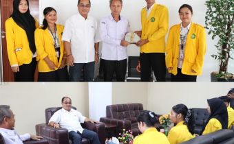 Ketua Bawaslu Kalteng Satriadi terima kunjungan dan secara simbolis terima plakat dari mahasiswa magang, Rabu (1/7/2026).