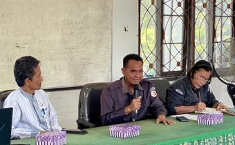 Foto tengah, Anggota Bawaslu Kalteng Kristaten Jon, Sosialisasikan Debat Penegakan Hukum Pemilu VI Tahun 2026 yang dilaksanakan di Universitas Islam Negeri (UIN) Palangka Raya, Senin (6/7/2026).