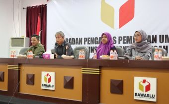 Ketua Bawaslu Kalteng Satriadi sampaikan arahan pada pembukaan Selasa Harati Seri 8 sekaligus menjadi keynote speaker secara hybird, Palangka Raya, Selasa (28/7/2026).