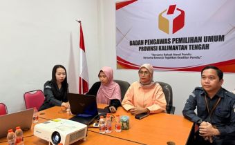 Anggota Bawaslu Kalteng, Nurhalina, hadir luring menjadi keynot speaker dalam program Selasa Harati Seri 9, di Kantor Bawaslu Provinsi Kalimantan Tengah, Palangka Raya, Selasa (11/8/2026).