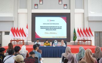 Anggota Bawaslu Kalteng, Siti Wahidah (foto 2 dari kanan) pada kegiatan Sosialisasi dan Penguatan Pengawasan Partisipatif yang diselenggarakan oleh Bawaslu RI bersama DPR RI, Minggu (20/9/2026).