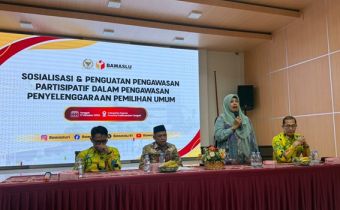 Anggota Bawaslu Kalteng, Siti Wahidah sebagai narasumber dalam kegiatan Sosialisasi dan Penguatan Pengawasan Partisipatif dalam Pengawasan Penyelenggaraan Pemilihan Umum” di Kabupaten Kapuas, Sabtu (17/9/2026).